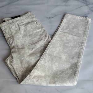 NWT - NYDJ White Patterned Ankle Pant